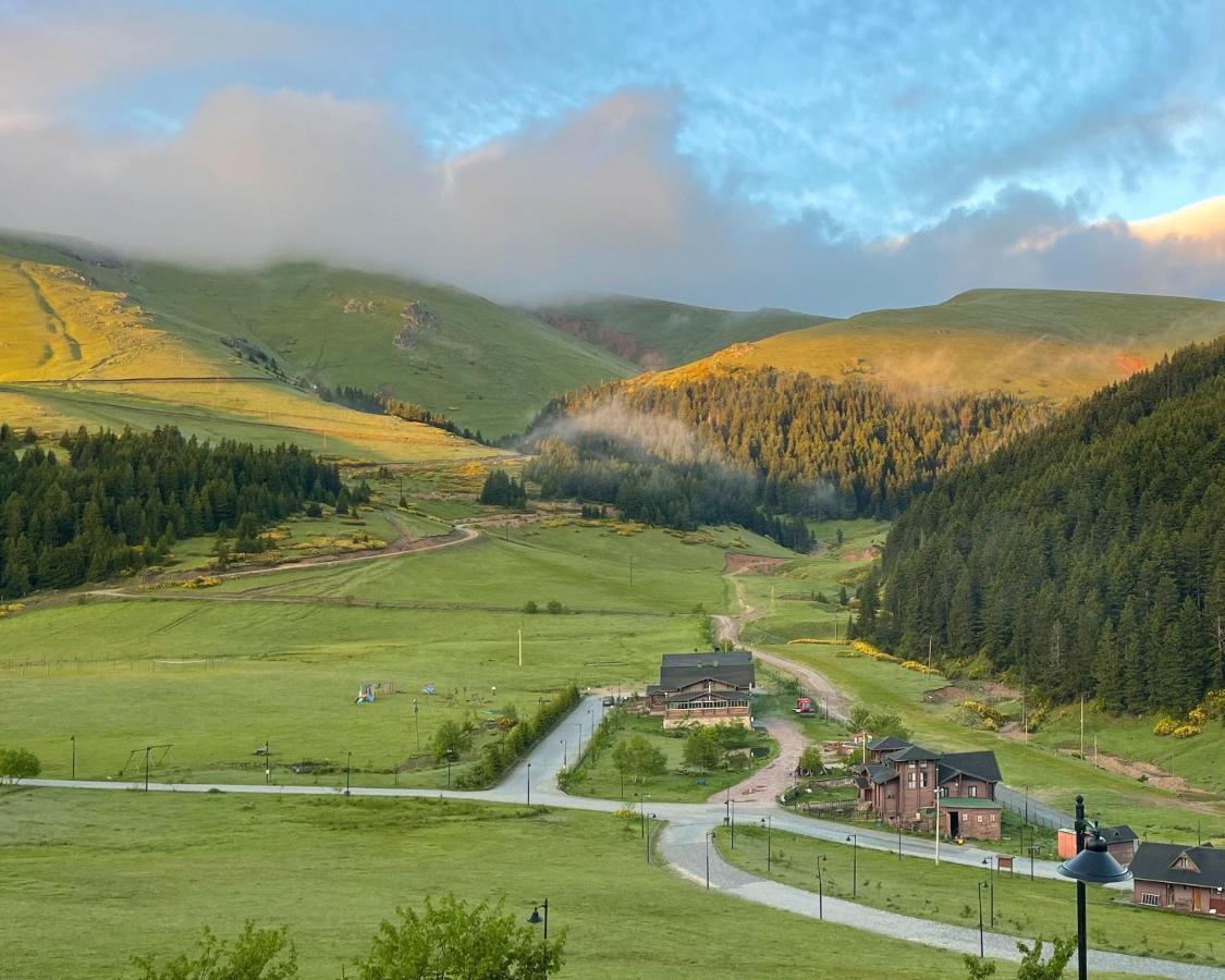 Vila Kuembet Dag Evi Exteriér fotografie